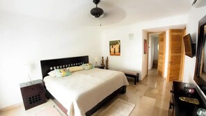 3 bedrooms, iron/ironing board, WiFi, bed sheets - Playacar condo, 5mins to 5th & beach, own Cenote

 (Playa del Carmen)