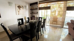Dining - Playacar condo, 5mins to 5th & beach, own Cenote

 (Playa del Carmen)