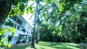 Property grounds - Playacar condo, 5mins to 5th & beach, own Cenote

 (Playa del Carmen)