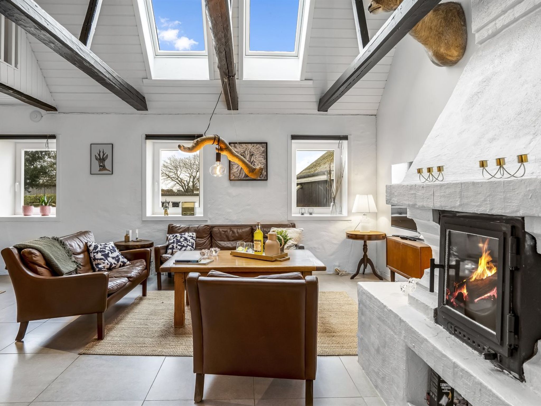 Televisie en een open haard