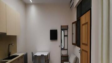 1 habitación, wifi y ropa de cama