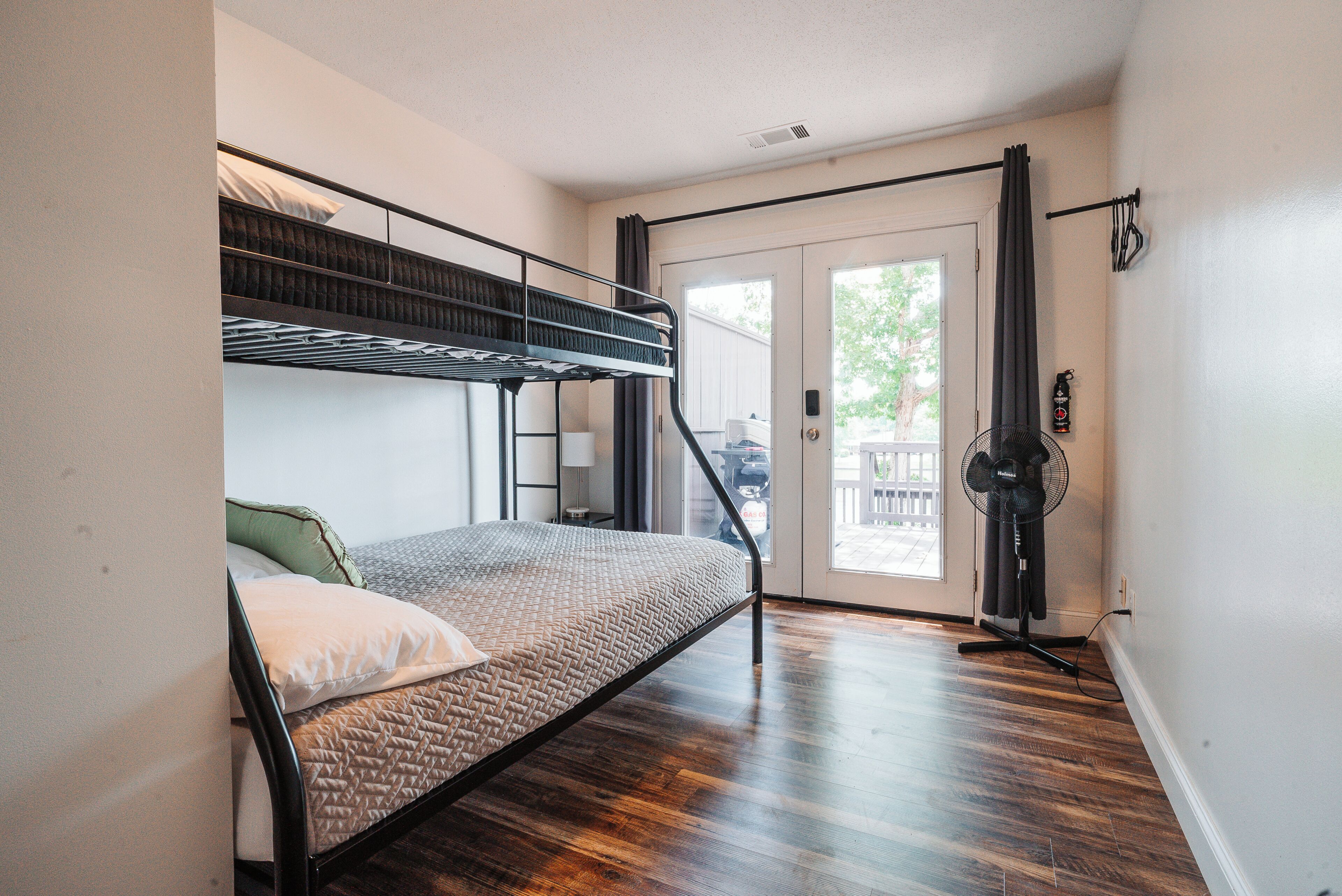 2 bedrooms, WiFi, bed sheets, wheelchair access