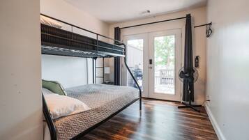 2 bedrooms, WiFi, bed sheets, wheelchair access