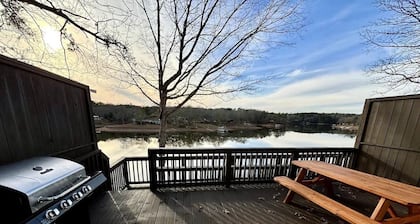 Lakefront Villa 4 / Dock Access