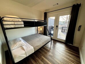 2 bedrooms, WiFi, bed sheets, wheelchair access