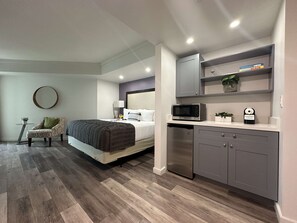 Iron/ironing board, travel crib, WiFi, bed sheets