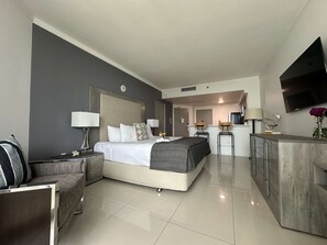 Bügeleisen/Bügelbrett, Reisekinderbett, WLAN, Bettwäsche