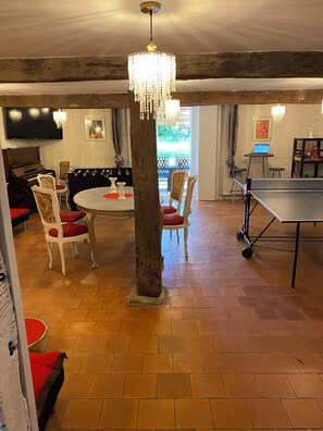 Games room - House with pool in Occitan Tuscany between Albi, Castres and Gaillac  (Sieurac)