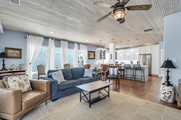 Smart TV - Beautiful Brand New Beach House-Private Pool-Sleeps 12 (Destin)