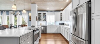 Beautiful Brand New Beach House-Private Pool-Sleeps 12