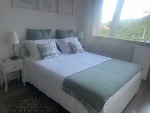 1 makuuhuone, silitysrauta/-lauta, vuodevaatteet