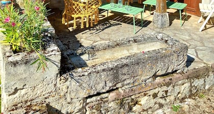 Se réunir dans le Lot, Maison en pierre, piscine