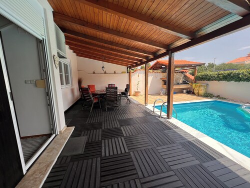 Spacious 3-bedroom apartment with private swimming pool in charming Medulin