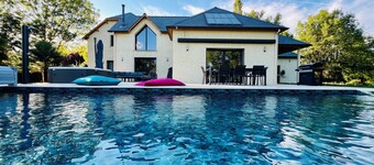 Villaveyron, 5* luxury gîte, heated pool, SPA, table soccer, table tennis...