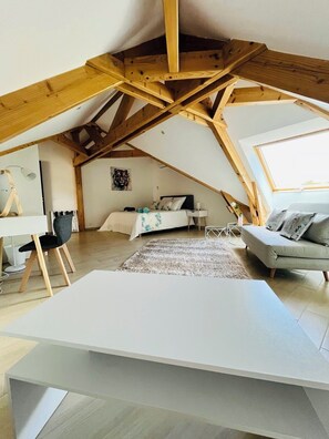 4 bedrooms, desk, iron/ironing board, travel crib