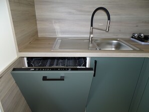 Refrigerador, horno, parrilla de estufa y lavavajillas 