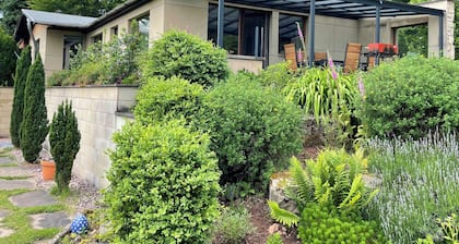 Stylisches Landhaus Eifelgruß mit Top Lage am Wald und einzigartigem Naturgarten