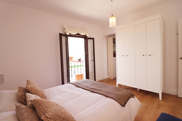 2 habitaciones, tabla de planchar con plancha y wifi gratis