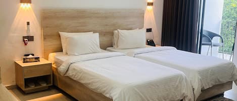 Superior Twin Room | Desk, laptop workspace, free WiFi