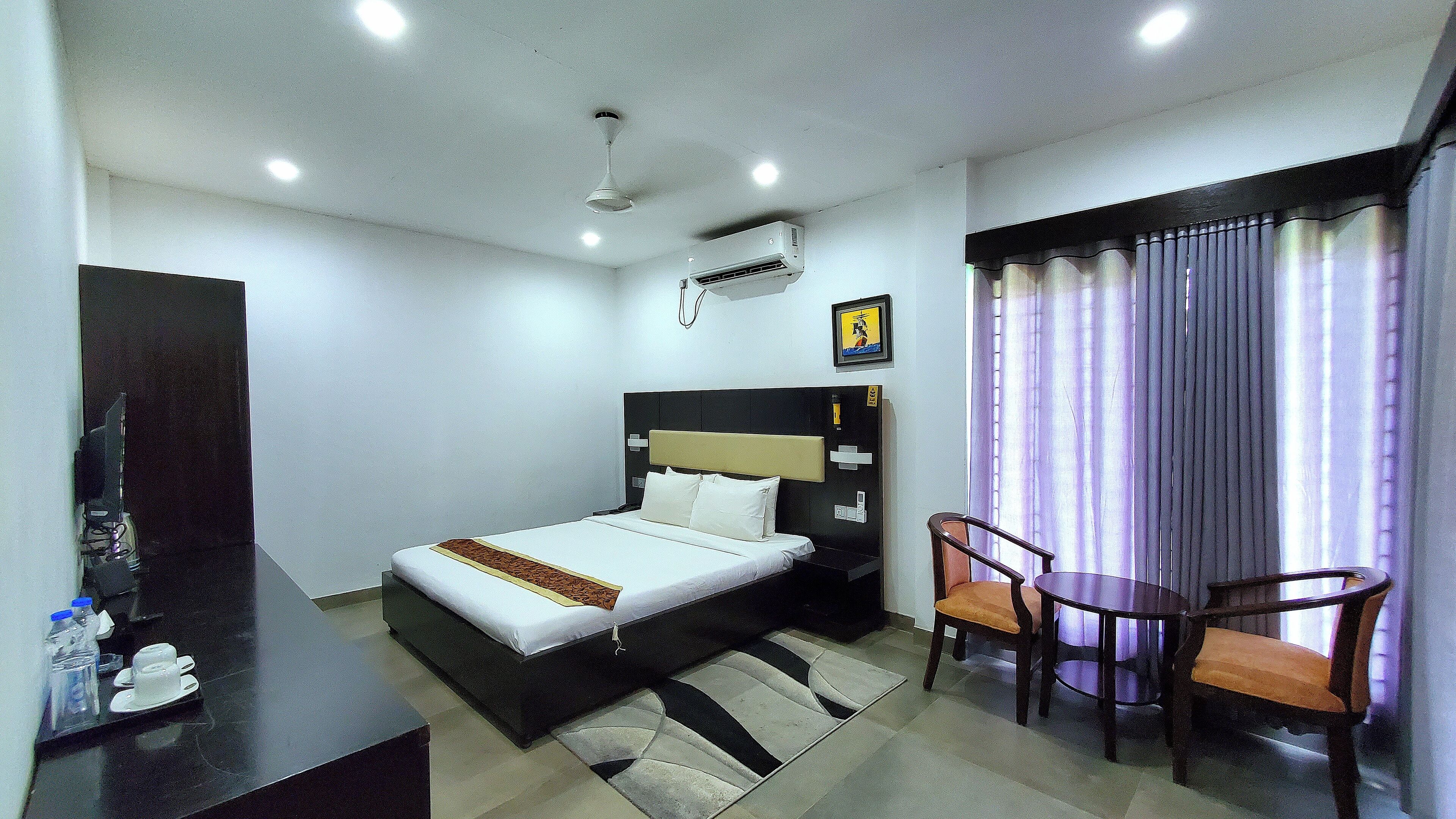 Deluxe-Doppelzimmer | Schreibtisch, laptopgeeigneter Arbeitsplatz, kostenloses WLAN