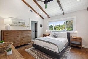 4 bedrooms, desk, iron/ironing board, travel crib