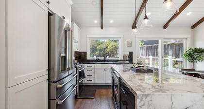 LuxoStays! 4BR -Wi-Fi/2 Baths/Parking/ 5 Beds