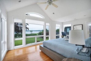 3 makuuhuonetta, työpöytä, silitysrauta/-lauta, Wi-Fi