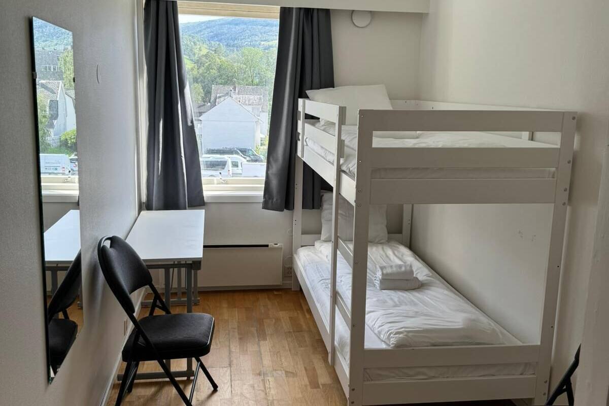 Economy Twin Room, Non Smoking, Private Bathroom