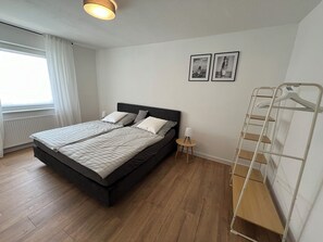 2 sovrum, strykjärn/strykbräda, wi-fi och sängkläder