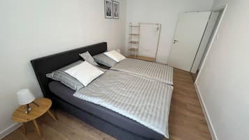 2 bedrooms, iron/ironing board, WiFi, bed sheets