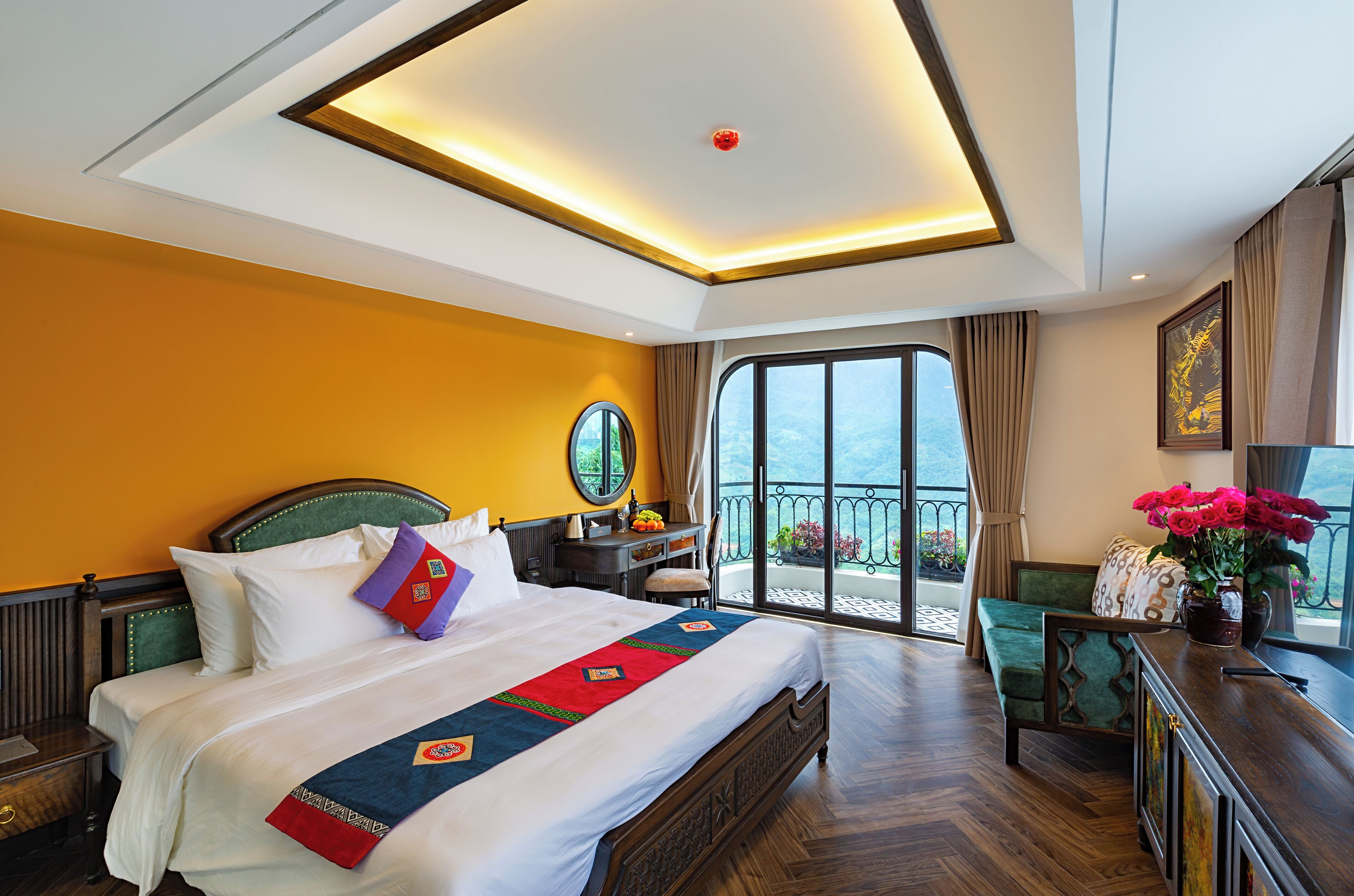 ห้องดีลักซ์ดับเบิล, วิวภูเขา | ผ้าปูที่นอนฝ้ายอียิปต์, เครื่องนอนระดับพรีเมียม, โต๊ะทำงาน