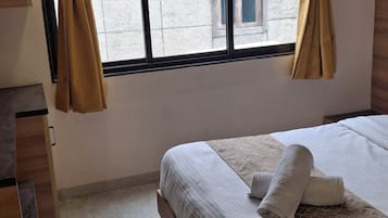 Deluxe Double Room, City View | Desk, free WiFi