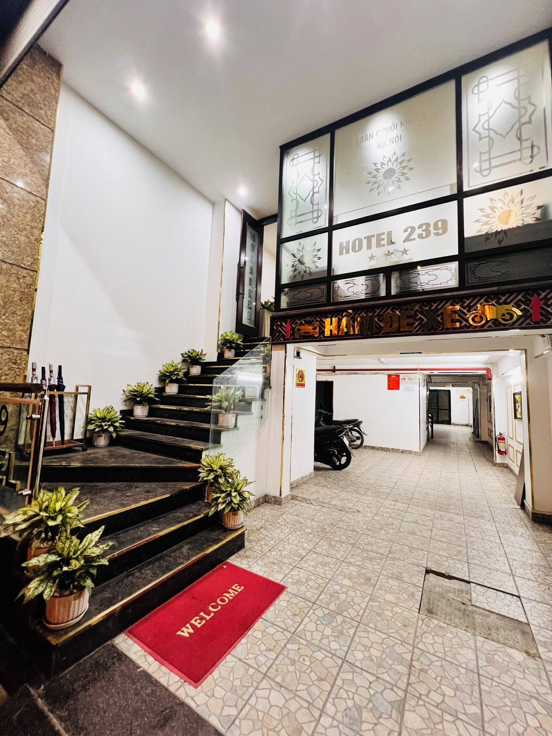 Vista frontal de la propiedad