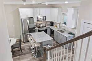 Fridge, microwave, oven, stovetop - Pier View - Spacious Home Sleeps 10 - Pet Friendly (Myrtle Beach)