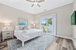 3 bedrooms, desk, iron/ironing board, travel crib