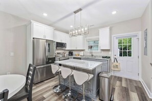 Fridge, microwave, oven, stovetop - Pier View - Spacious Home Sleeps 10 - Pet Friendly (Myrtle Beach)