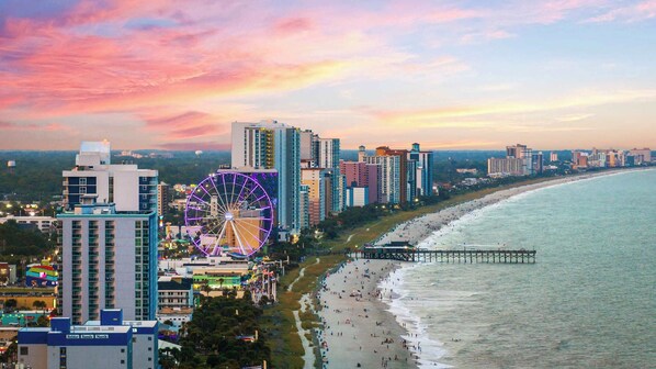 Beach nearby - Pier View - Spacious Home Sleeps 10 - Pet Friendly (Myrtle Beach)