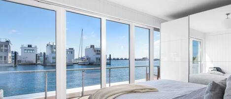 2 bedrooms, iron/ironing board, travel crib, free WiFi