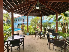 Outdoor dining - Marine Beach Bliss Ground Floor Studio (Playas Del Coco)