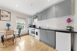 Fridge, microwave, oven, stovetop - Crouch Hill N4 🚇 Crouch Hill 🚇 Finsbury Park (London)