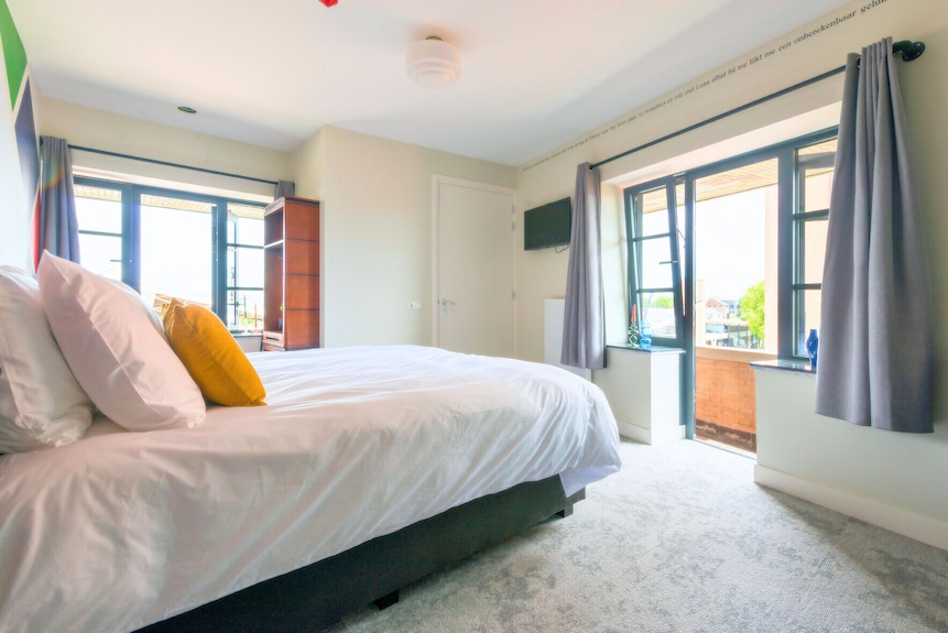 Near Safaripark Beekse Bergen Apartment, Featuring A Private Kitchen, Bathroom. - Tilburg