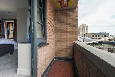 Near Safaripark Beekse Bergen apartment, featuring a private kitchen, bathroom.