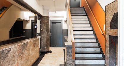 Unique apartment with private kitchen and bathroom inspired by the art of Bart van der Leck.