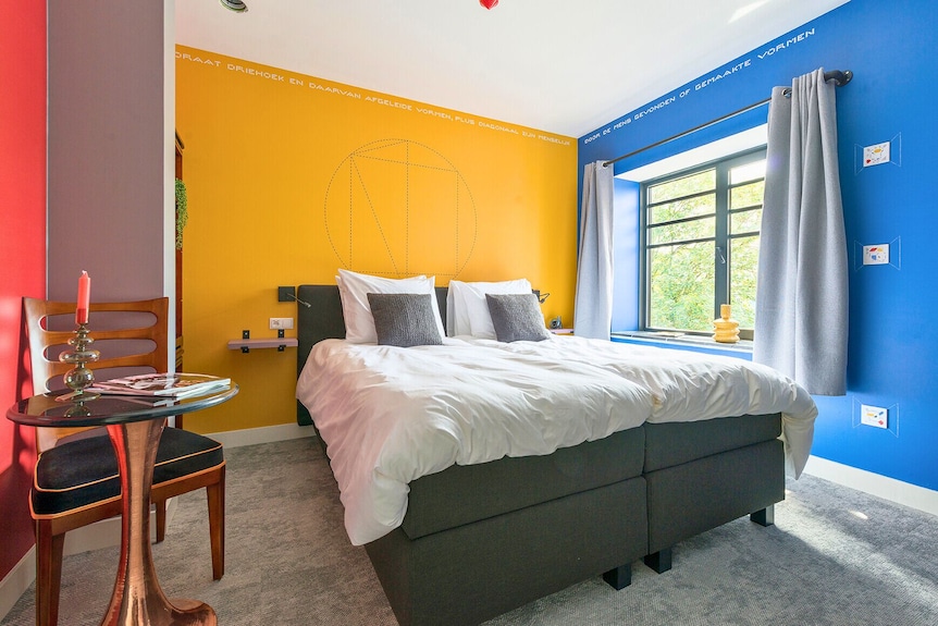 Unique Apartment With Private Kitchen And Bathroom Inspired By The Art Of Bart Van Der Leck. - Tilburg
