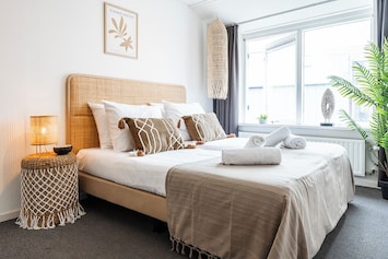 Vanuit je accommodatie in Zoutelande wandel je zó het strand op – perfect voor een rustige strandvakantie in Nederland.