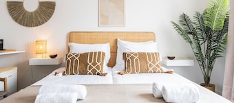 Wake up near the beach in a cozy room with boxspring beds, space for your child, and a free coffee!