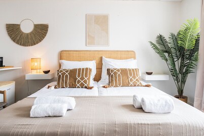 Wake up near the beach in a cozy room with boxspring beds, space for your child, and a free coffee!