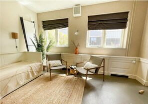 1 bedroom, travel cot, free WiFi, bed sheets