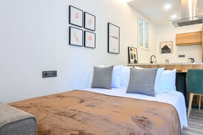 1 bedroom, iron/ironing board, free WiFi