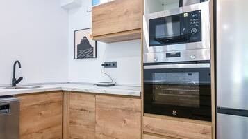 Fridge, microwave, oven, dishwasher